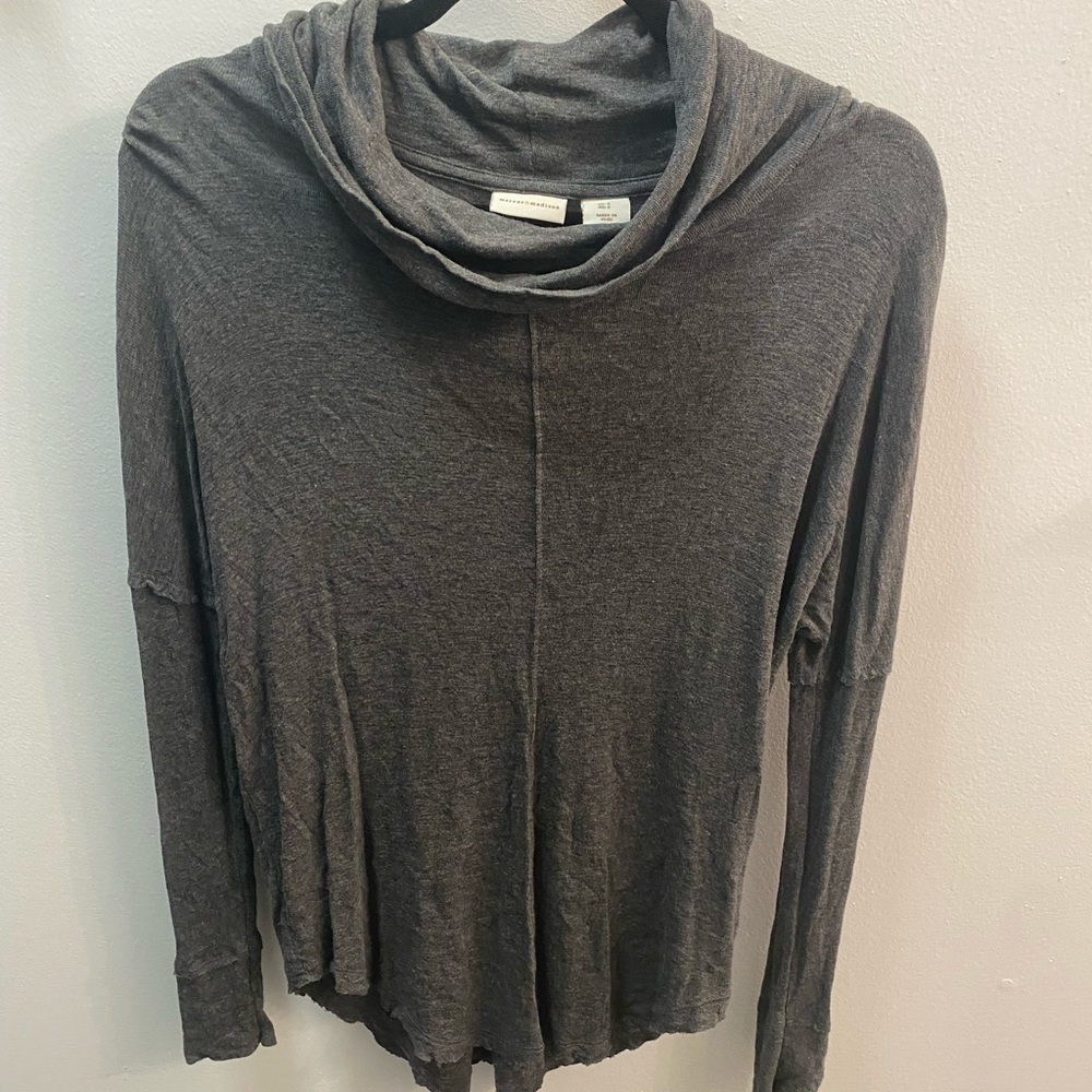 Grey long sleeve sweater top